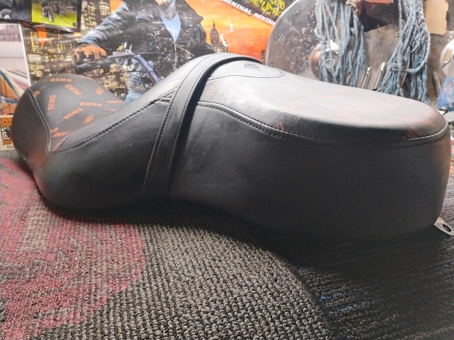 DEALER DEMO HARLEY '07-09 XL SPORTSTER REDUCED REACH SEAT