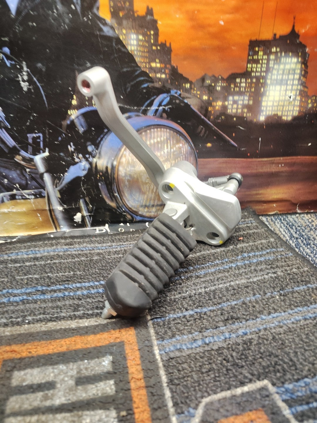 MOTO GUZZI-2017-20 V7 III: Front Left Footrest with Bracket & Gear Change Lever