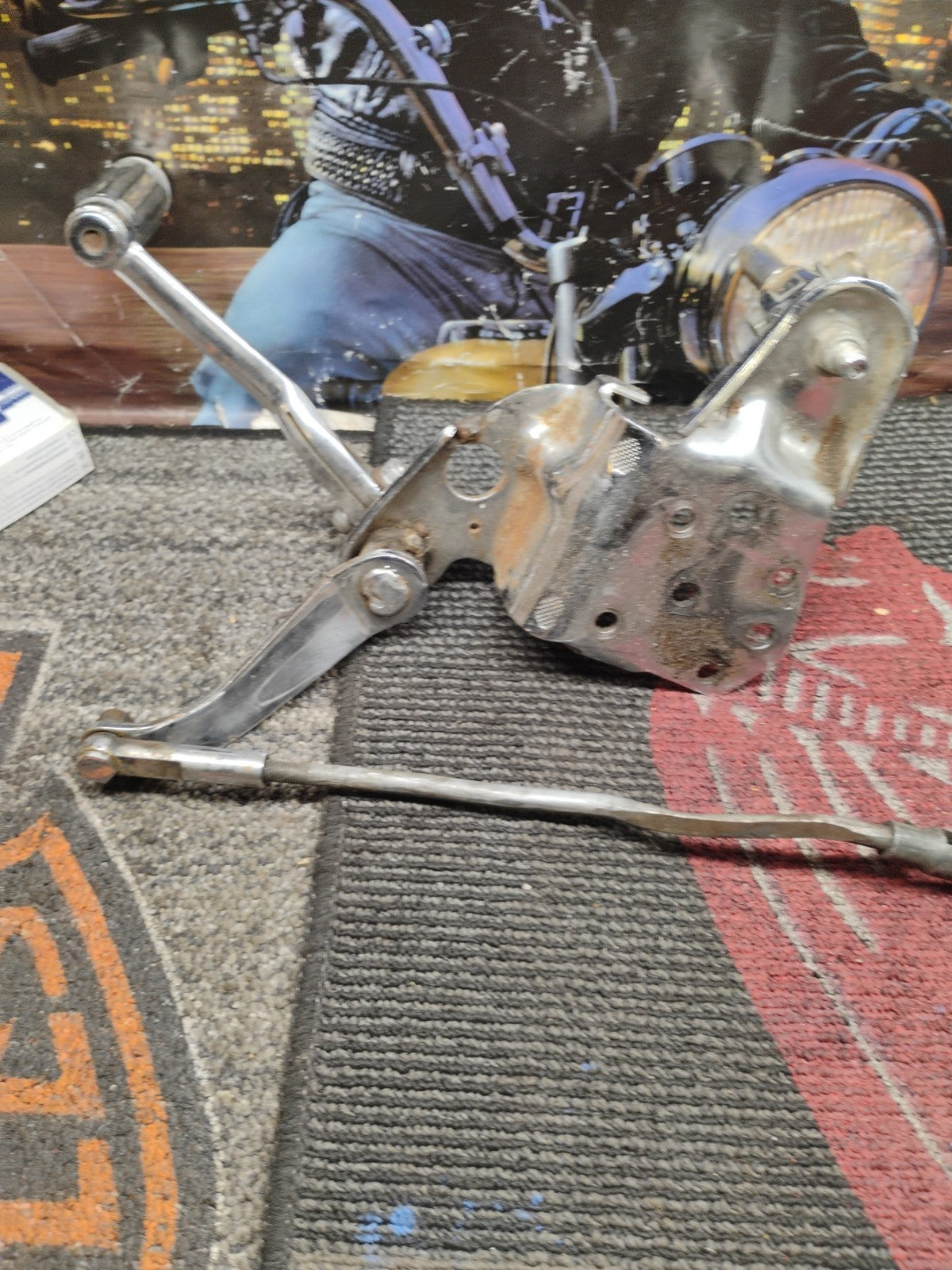 2007 Harley Davidson Dyna Front Driver Foot Pegs mount bracket