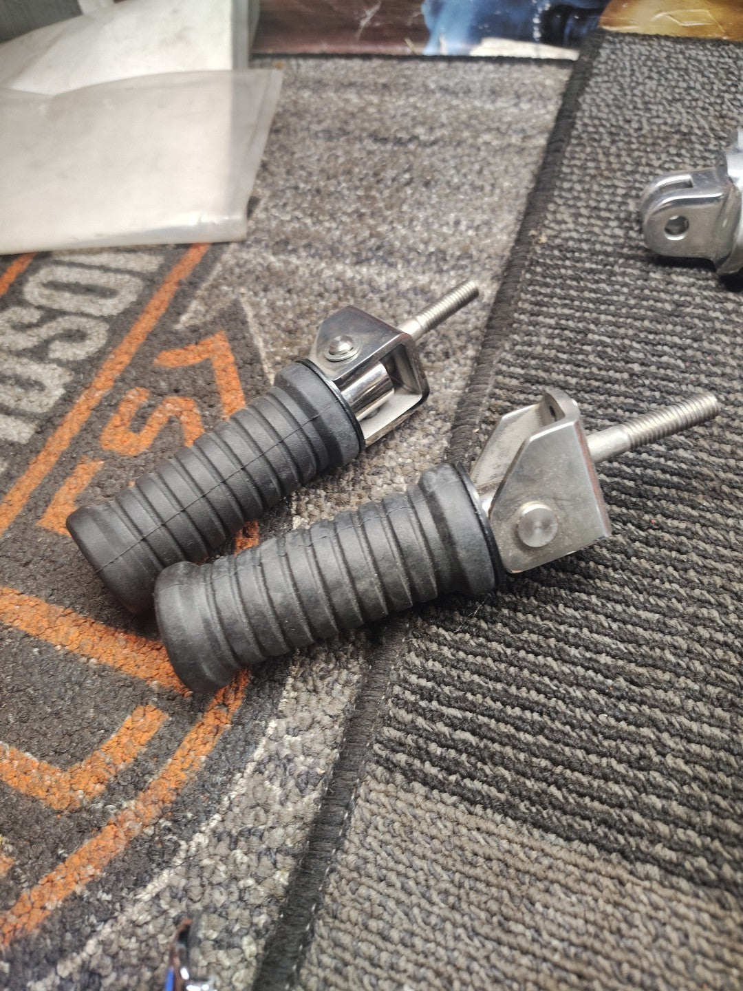 Triumph Adventurer 900 Front& Rear Footrests Oem  A9701110