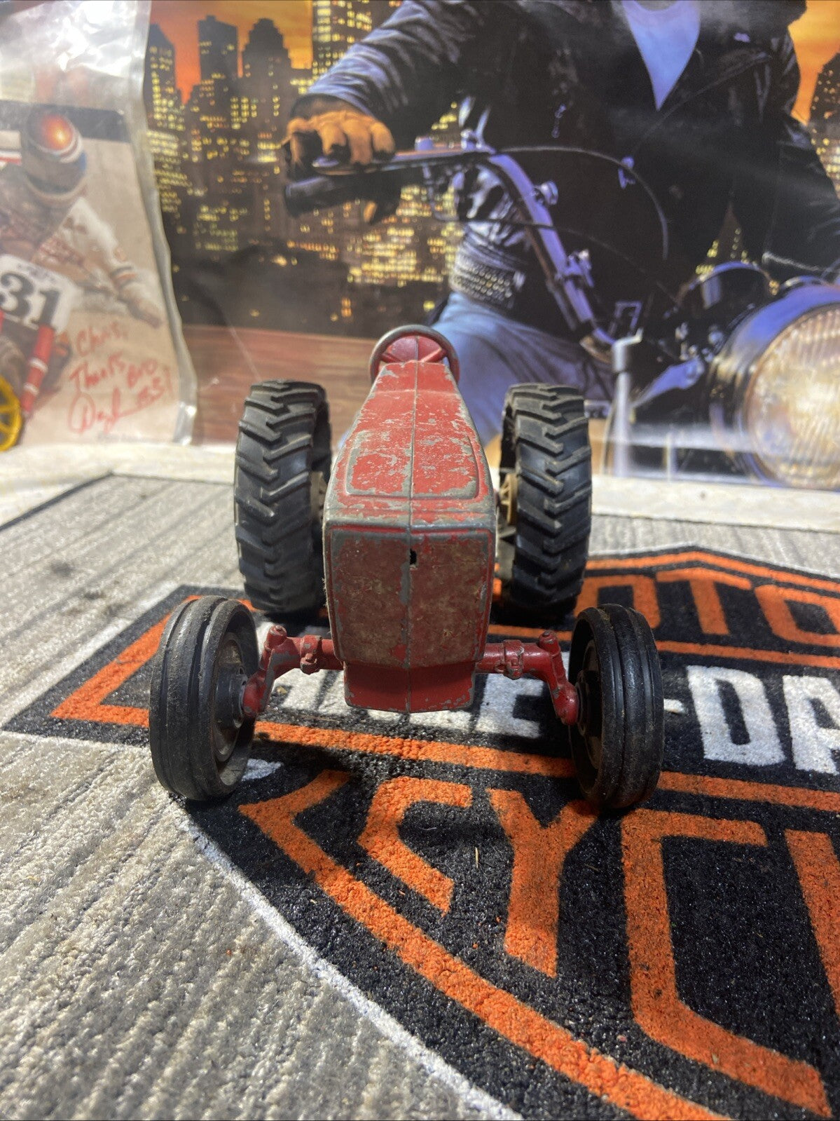 8" VINTAGE DIE-CAST Red Ertl  415 TOY FARM TRACTOR MADE IN USA