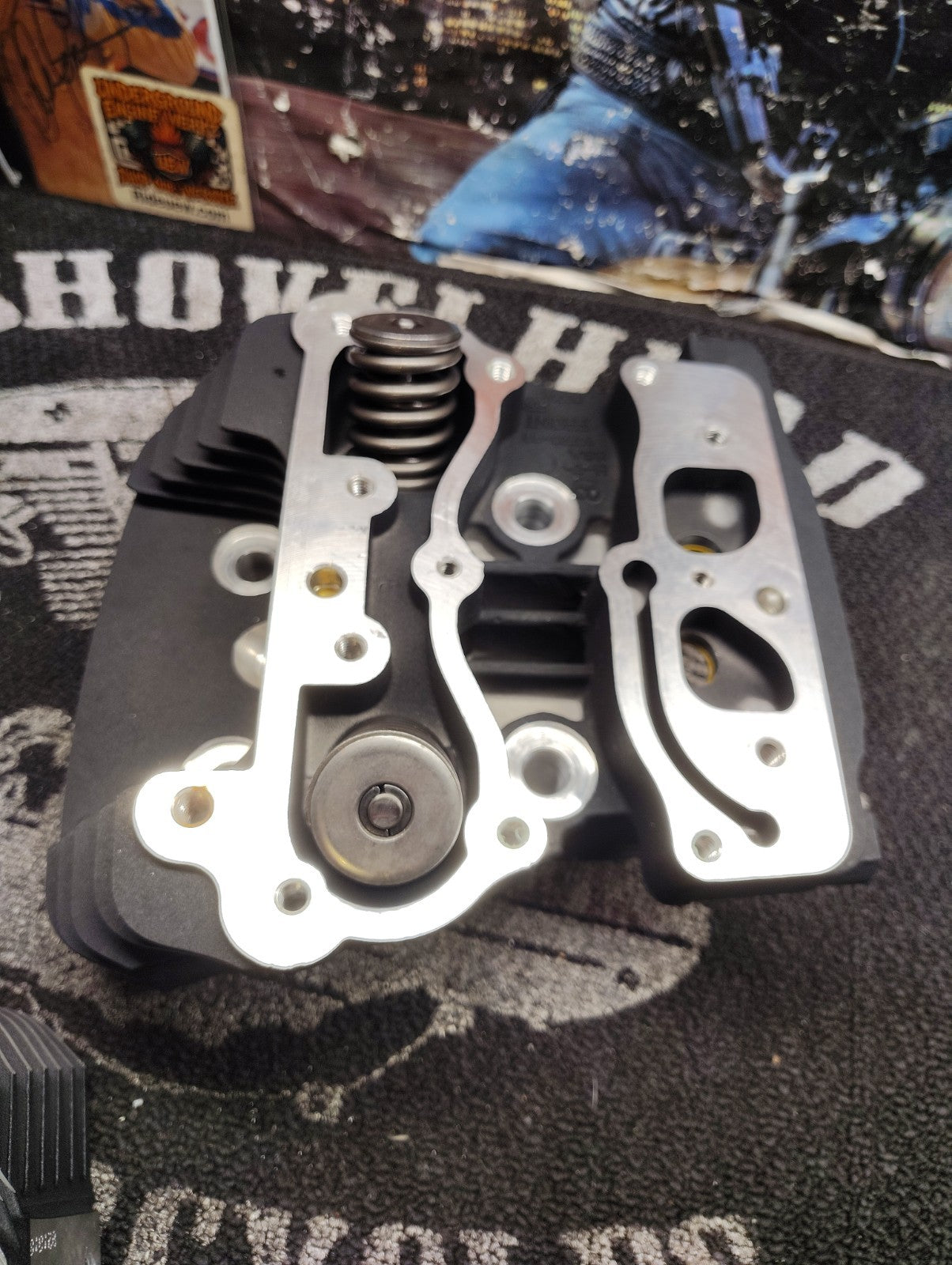 2004 Harley Davidson Road King FLHRSI Front & Rear  Cylinder Head Assembly