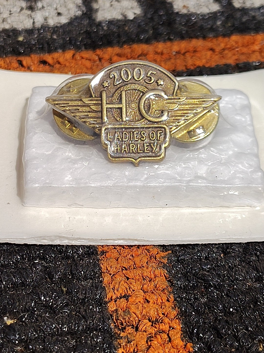 Rare 2005 Ladies Of Harley Davidson Vin Motorcycles HOG Jacket Hat Lapel Pin Nos