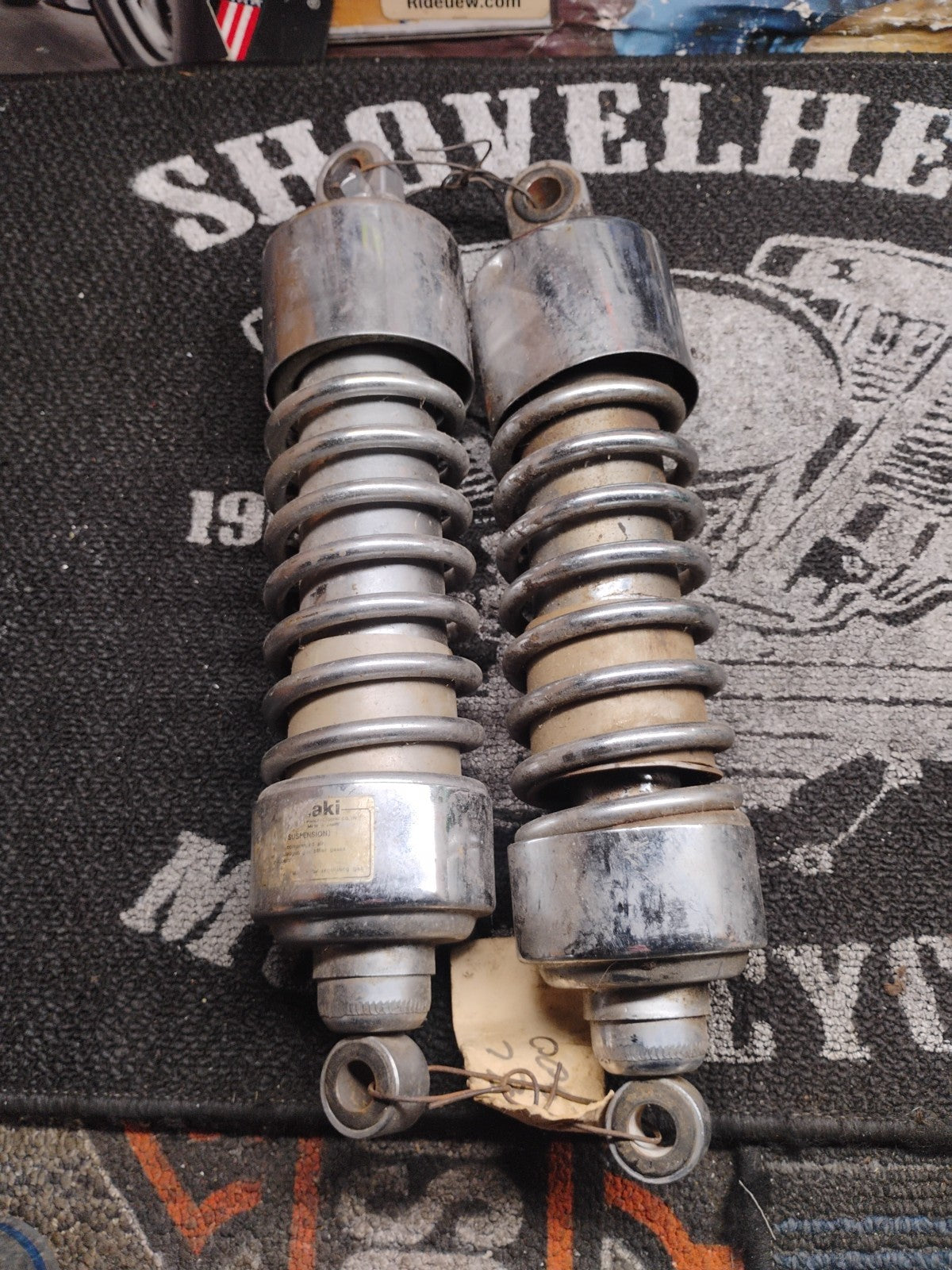 1986 Kawasaki VN750 Vulcan Rear Shock Absorber Set OEM