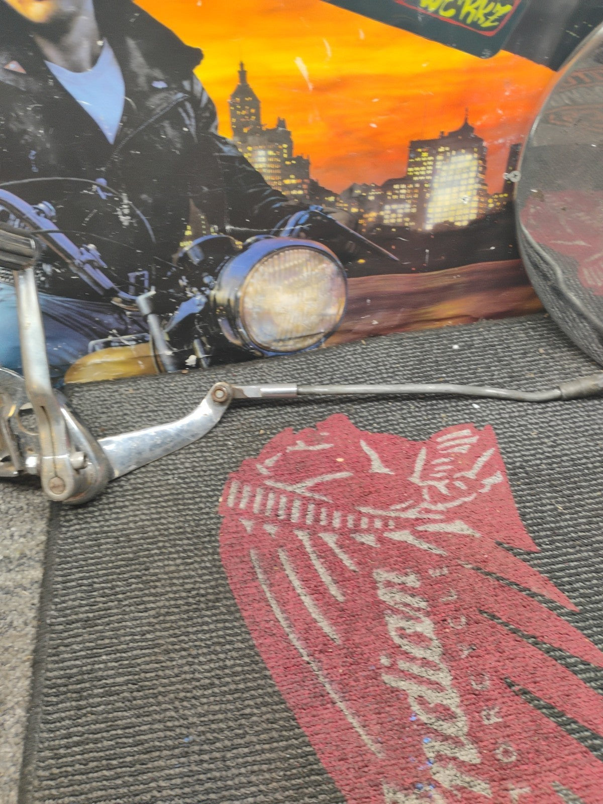 2007 Harley Davidson Dyna Front Driver Foot Pegs mount bracket