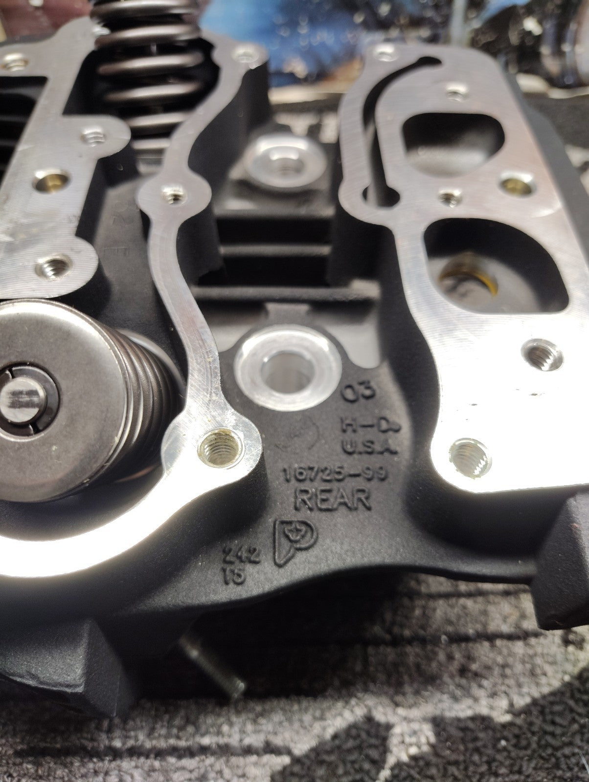 2004 Harley Davidson Road King FLHRSI Front & Rear  Cylinder Head Assembly