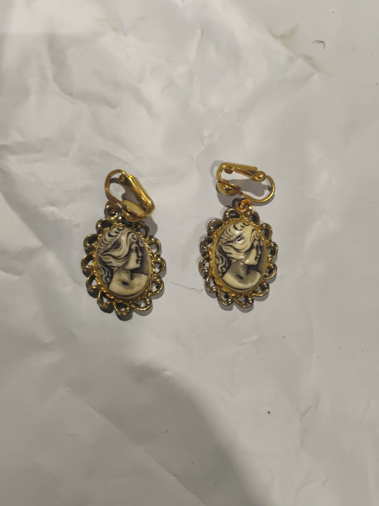 Vintage HANDCRAFTED WOMAN W/CORSAGE CAMEO EARRINGS