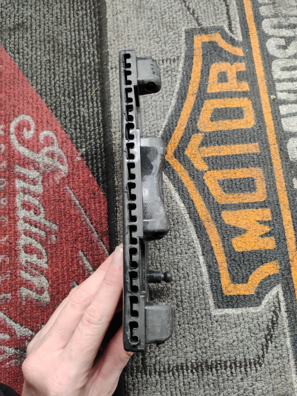 50606-06 HARLEY-DAVIDSON 2006-LATER TOURING LEFT PASSENGER FLOORBOARD PAD OEM 