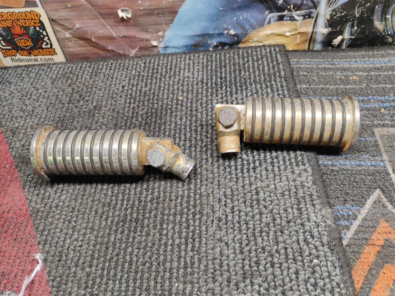 HARLEY DAVIDSON FOOTREST FOOTPEGS PAIR RIGHT LEFT