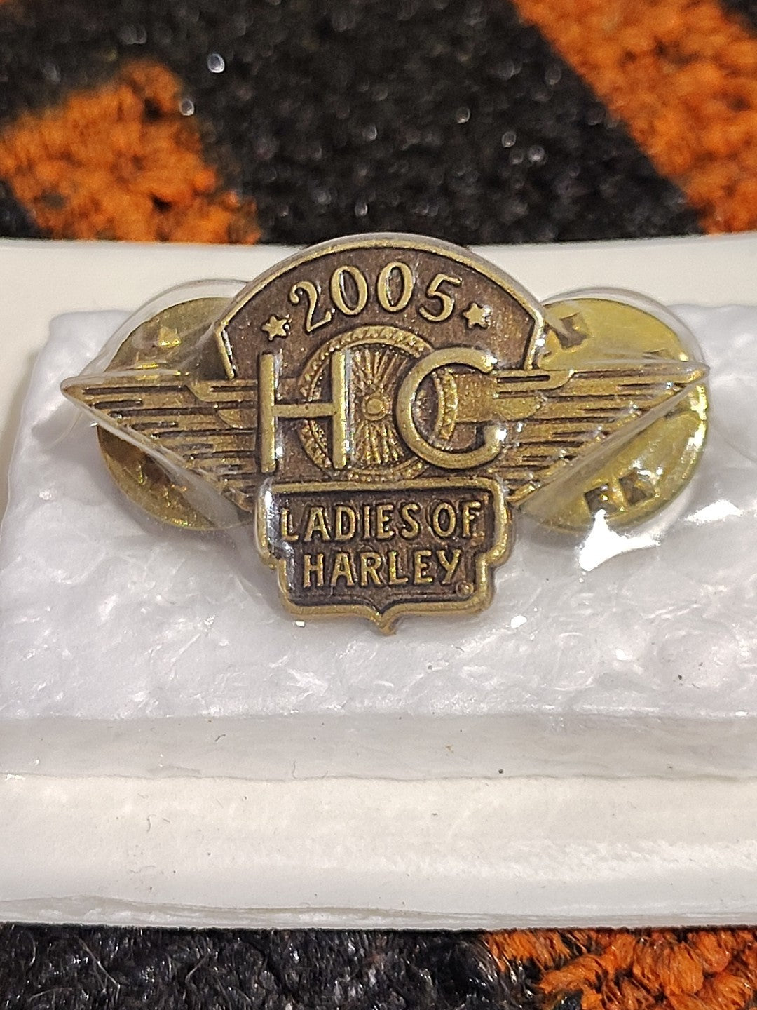 Rare 2005 Ladies Of Harley Davidson Vin Motorcycles HOG Jacket Hat Lapel Pin Nos