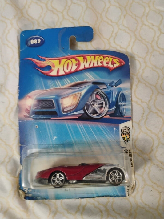 Hot Wheels  Factory Sealed - 2004-082 Xtreemster  NOC  1:64  (218H1)  C2742