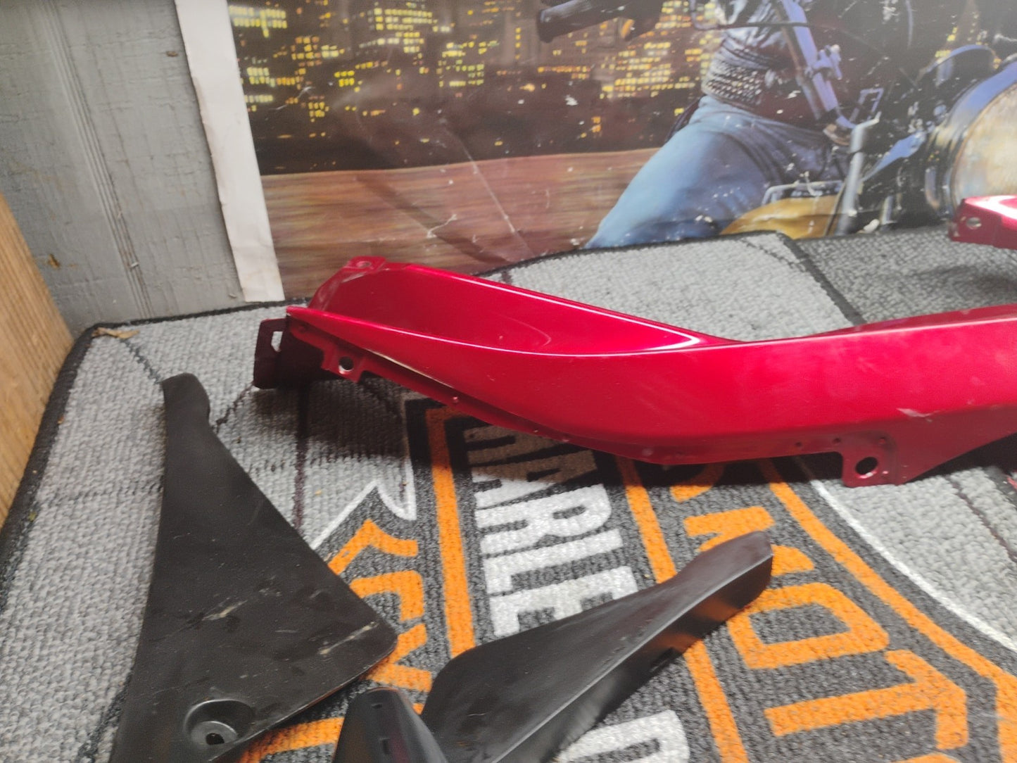 07' Yamaha YZF R1 R-1 / OEM RIGHT SIDE FAIRING TRIM