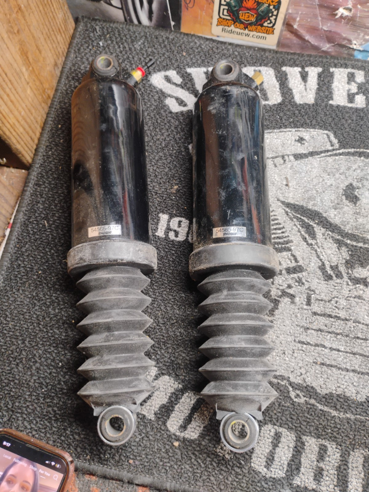 Genuine Harley Davidson air shock 54565-97 dealer removed from new bike