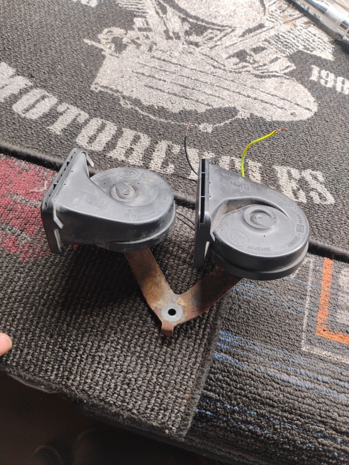 2004-2008 Ford F150 Dual Note Horn Assembly OEM 4L3Z-13832-BA High Low Tone