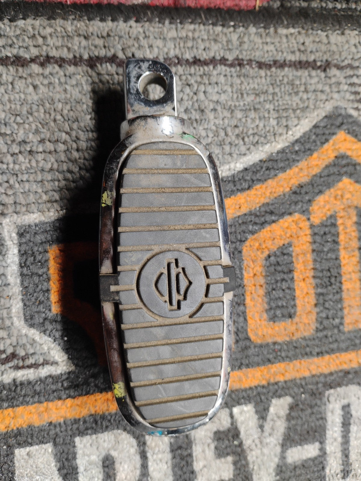 SINGLE Harley Crested Bar Shield Right Foot Peg Chrome Passenger 