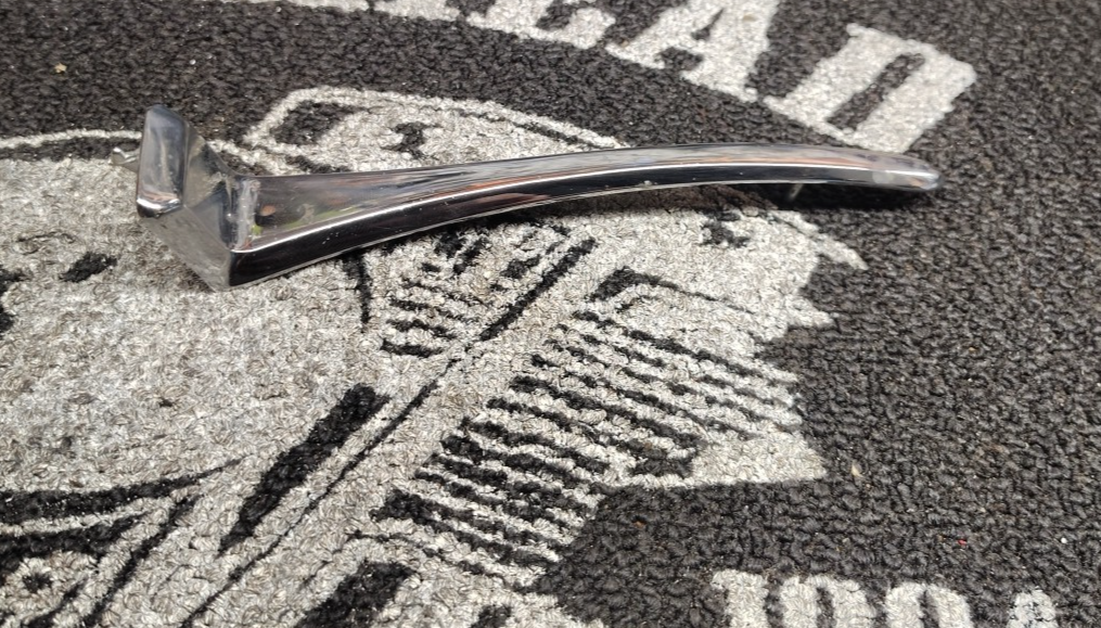 HARLEY ROAD KING FLHR HEADLIGHT NACELLE TRIM SPEAR OEM 67868-94