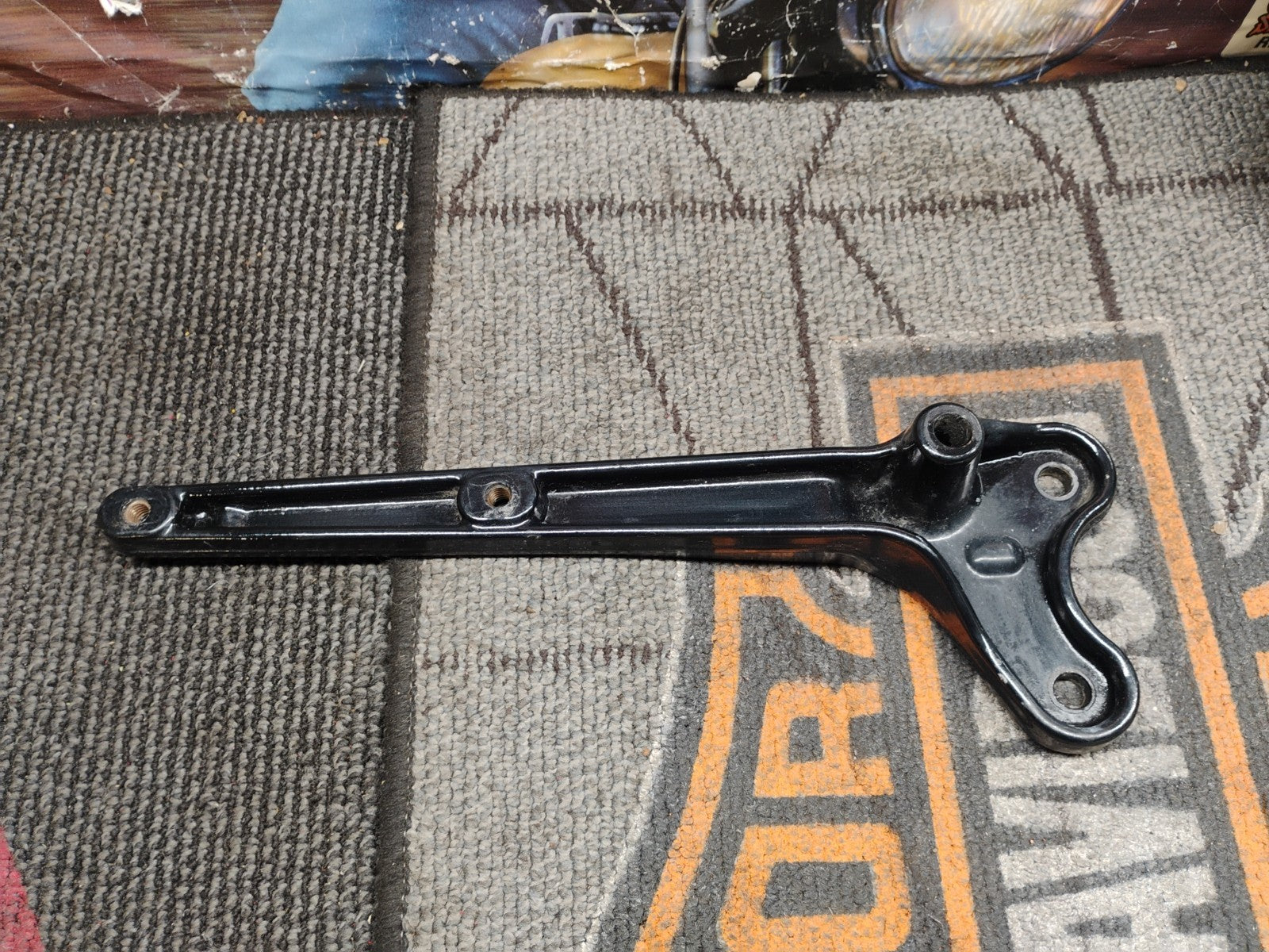 Genuine Harley Davidson OEM 65436-00 Exhaust Muffler Mount Bracket Black Softail