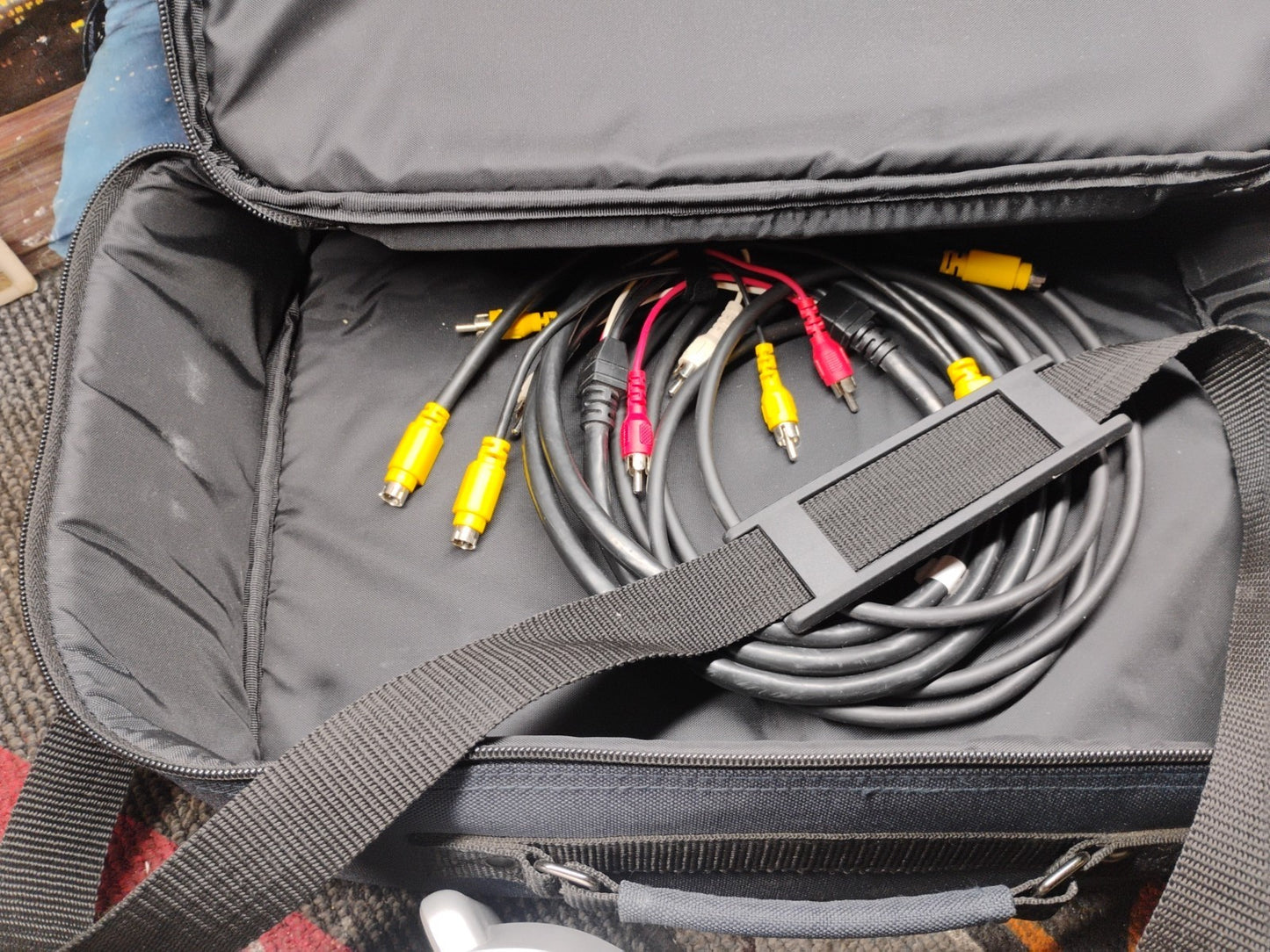 Epson PowerLite EMP-S1 LCD Home Theater Projector 1200 ANSI Lumen 50H With Bag