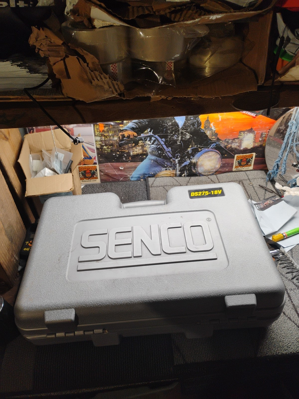 Senco DuraSpin DS202-18V Cordless Autofeed Screw Fastening System W/ 2 Batteries