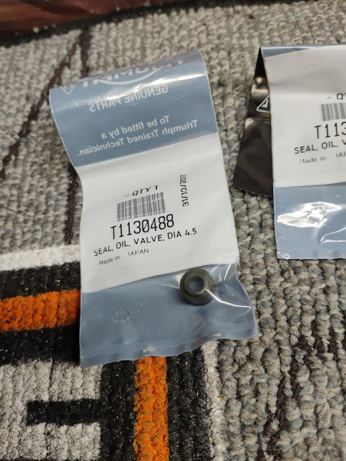 2006 To 2017 Triumph Key 1130488 Seal Oil Valve Diameter 4.5