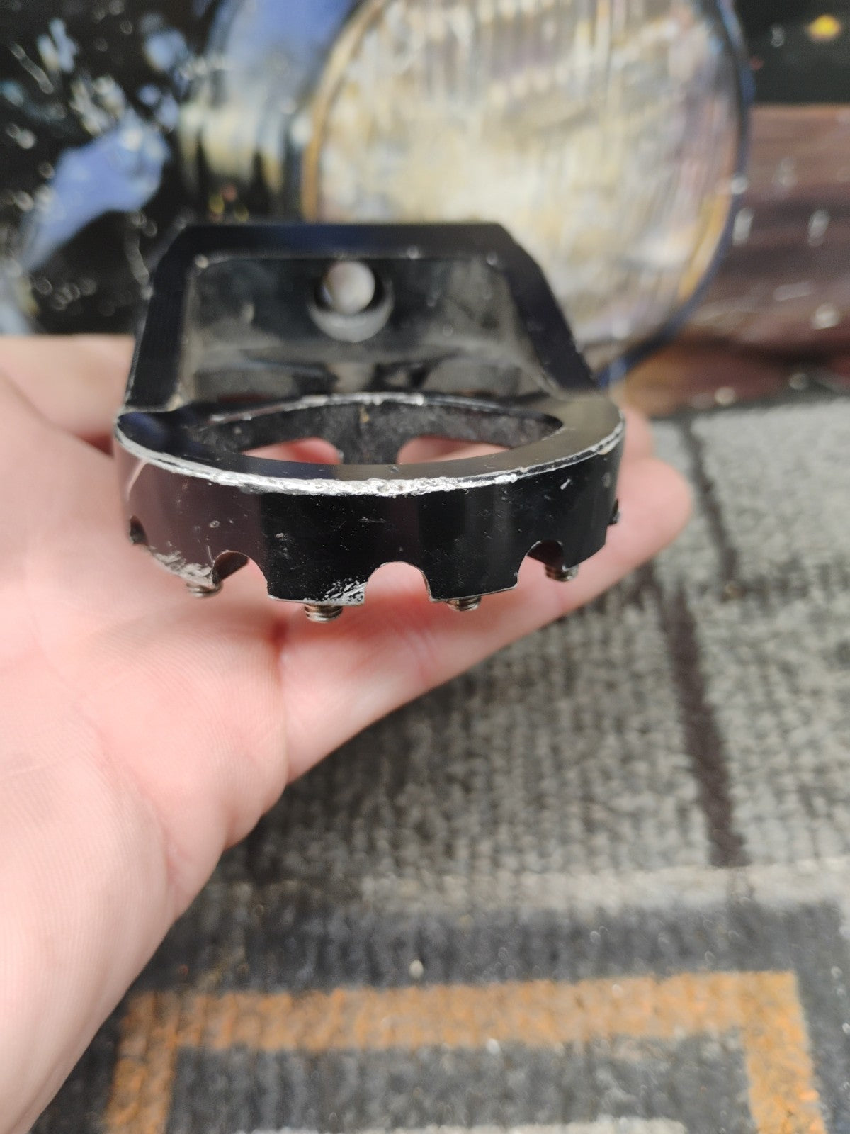 Wide Fat Foot Peg For Harley Dyna Sportster XL Bobber MX Style Black Iron 883