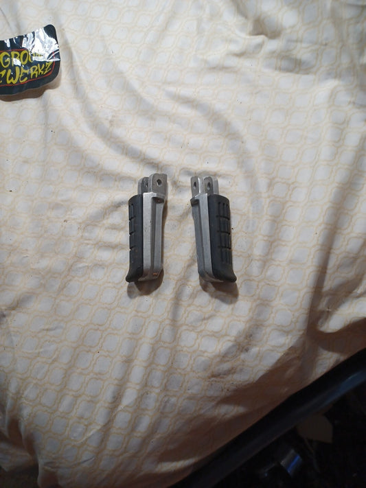 Honda CB500 F 2013 Front Rider Pegs LHS & RHS New 4/24