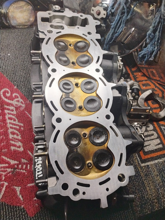 21 Triumph Rocket III 3 GT 2500 engine cylinder head ,valves ,camshaft and more