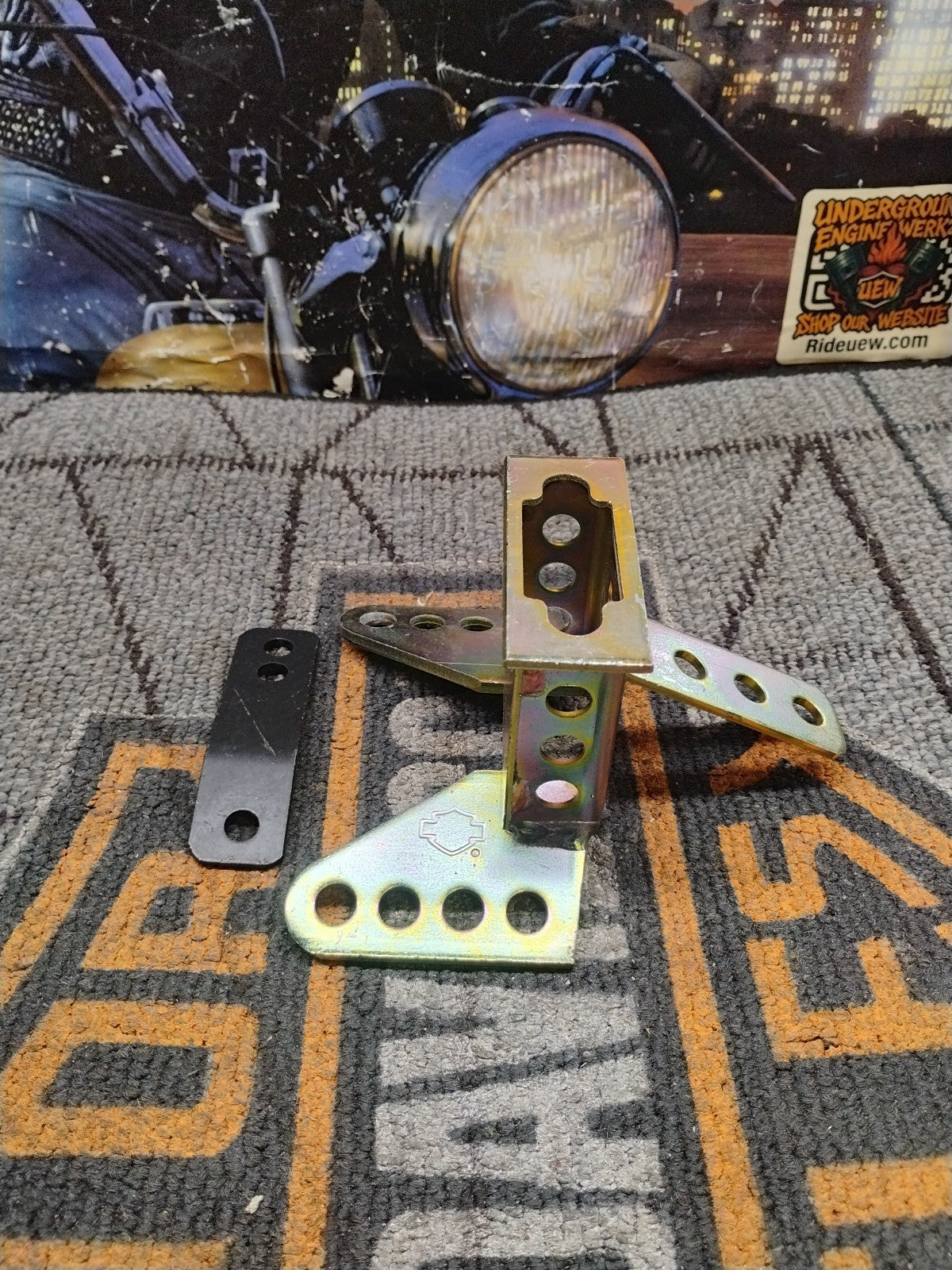 HARLEY DAVIDSON GENUINE TOURING RIDER BACKREST MOUNT 