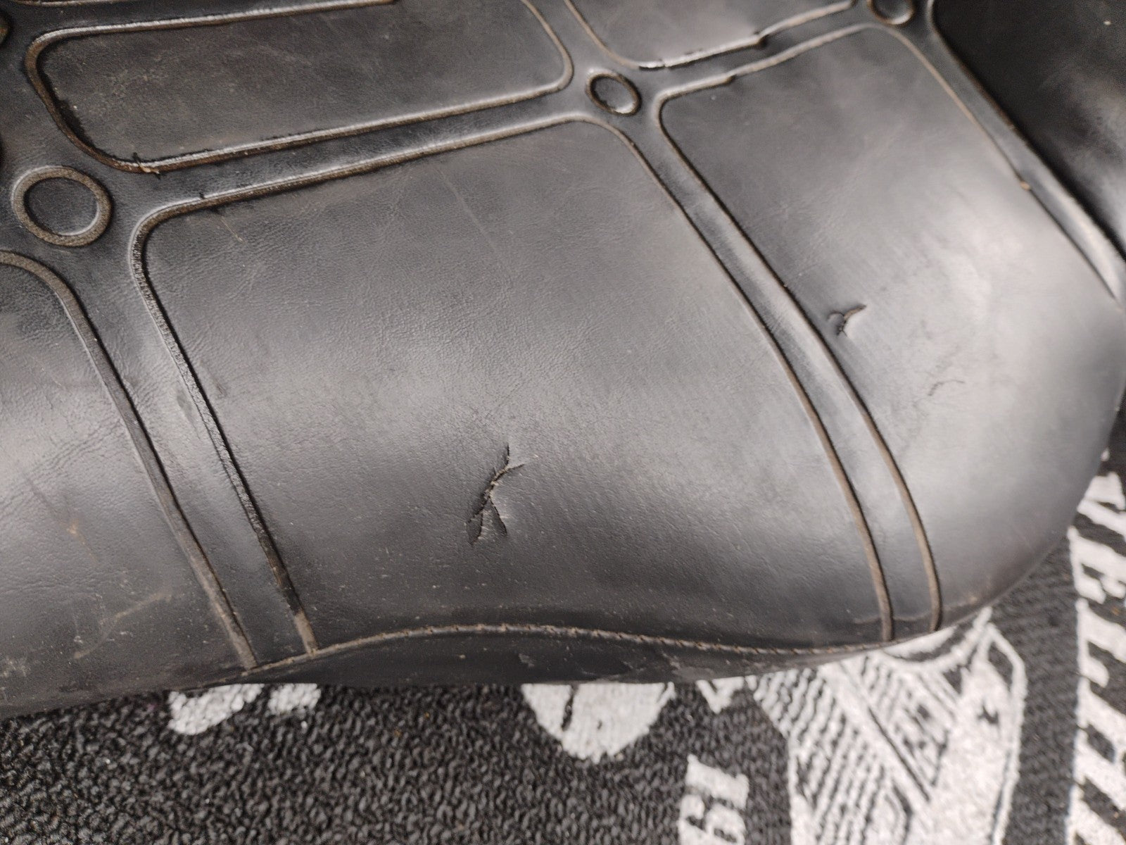 OEM HARLEY DAVIDSON TOURING SEAT PN 52151-83 - 86