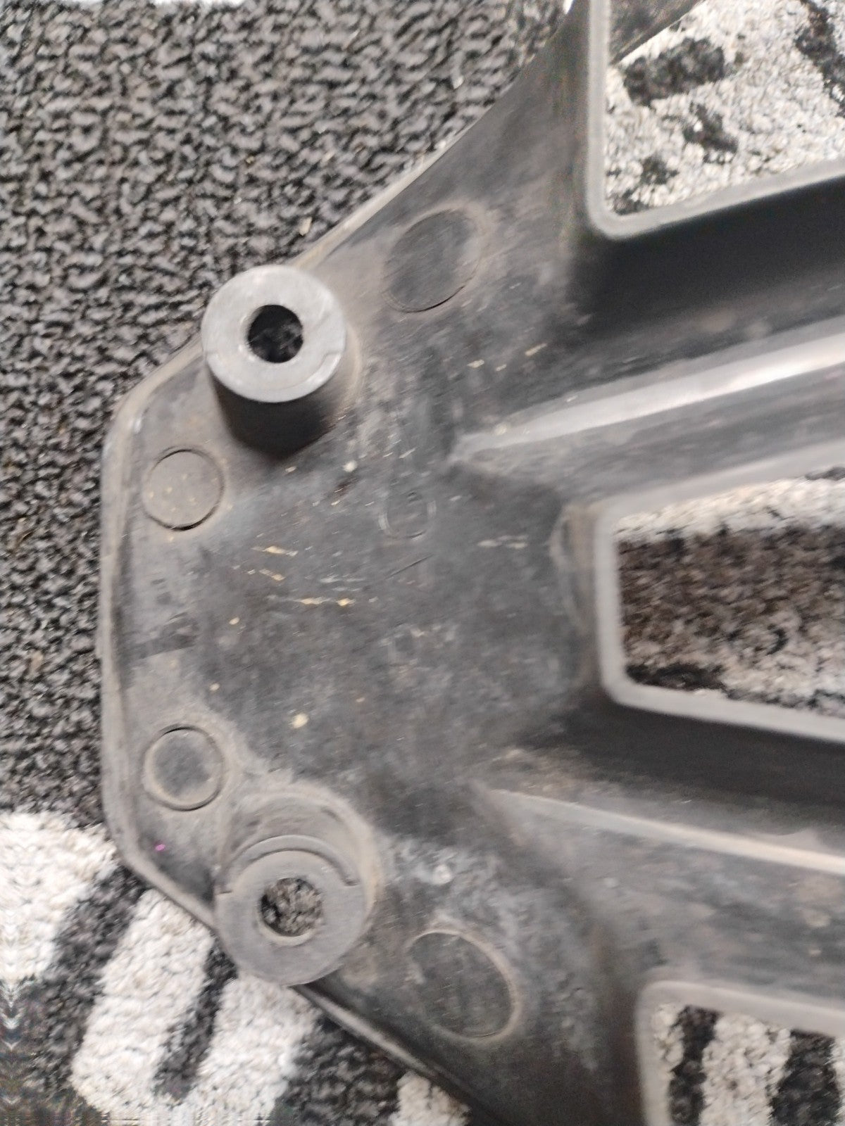 05 Yamaha R1 Lower V Fairing Plastics
