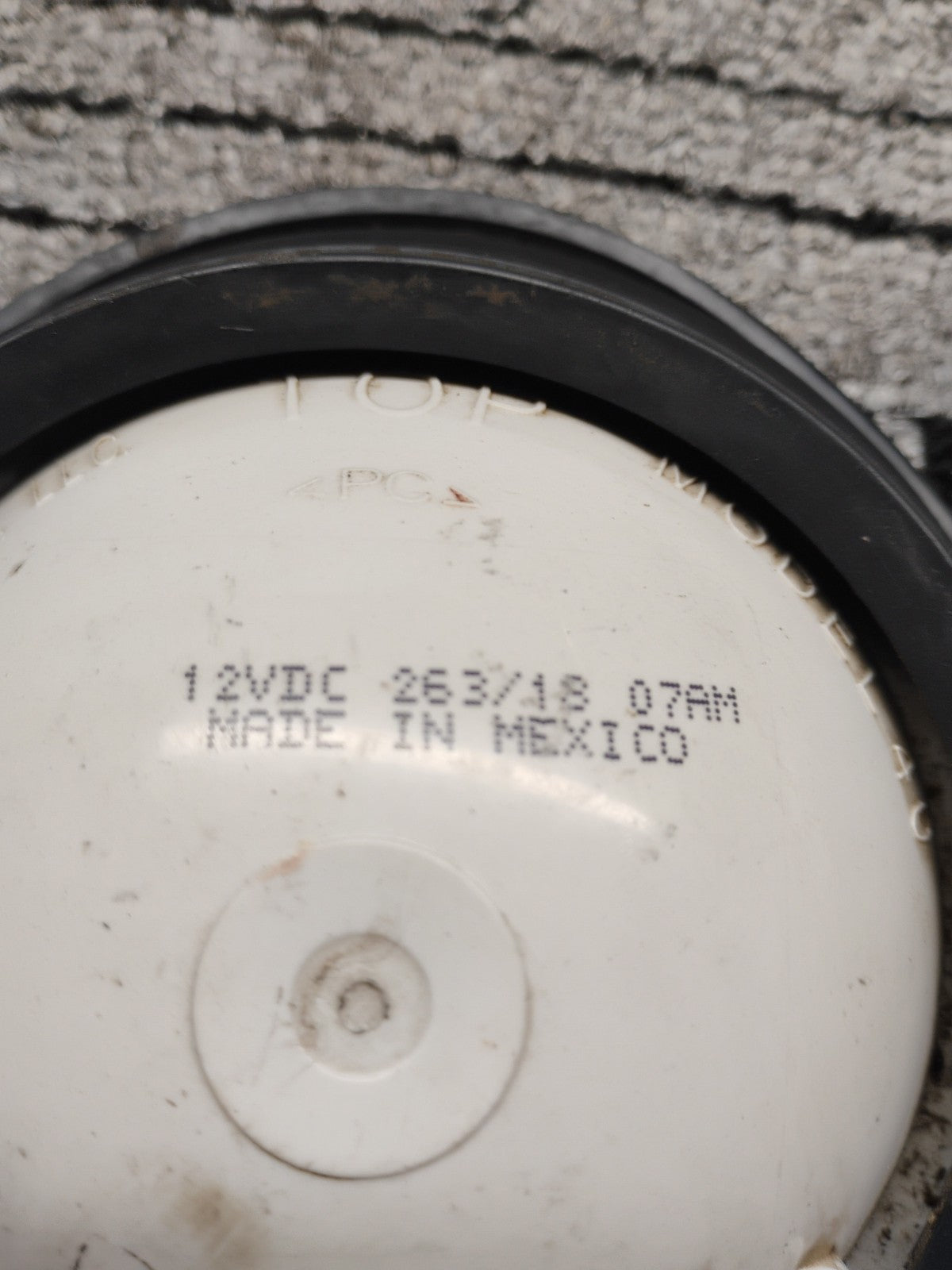 TRUCKLITE 40318R, FITS 4.5" HOLE