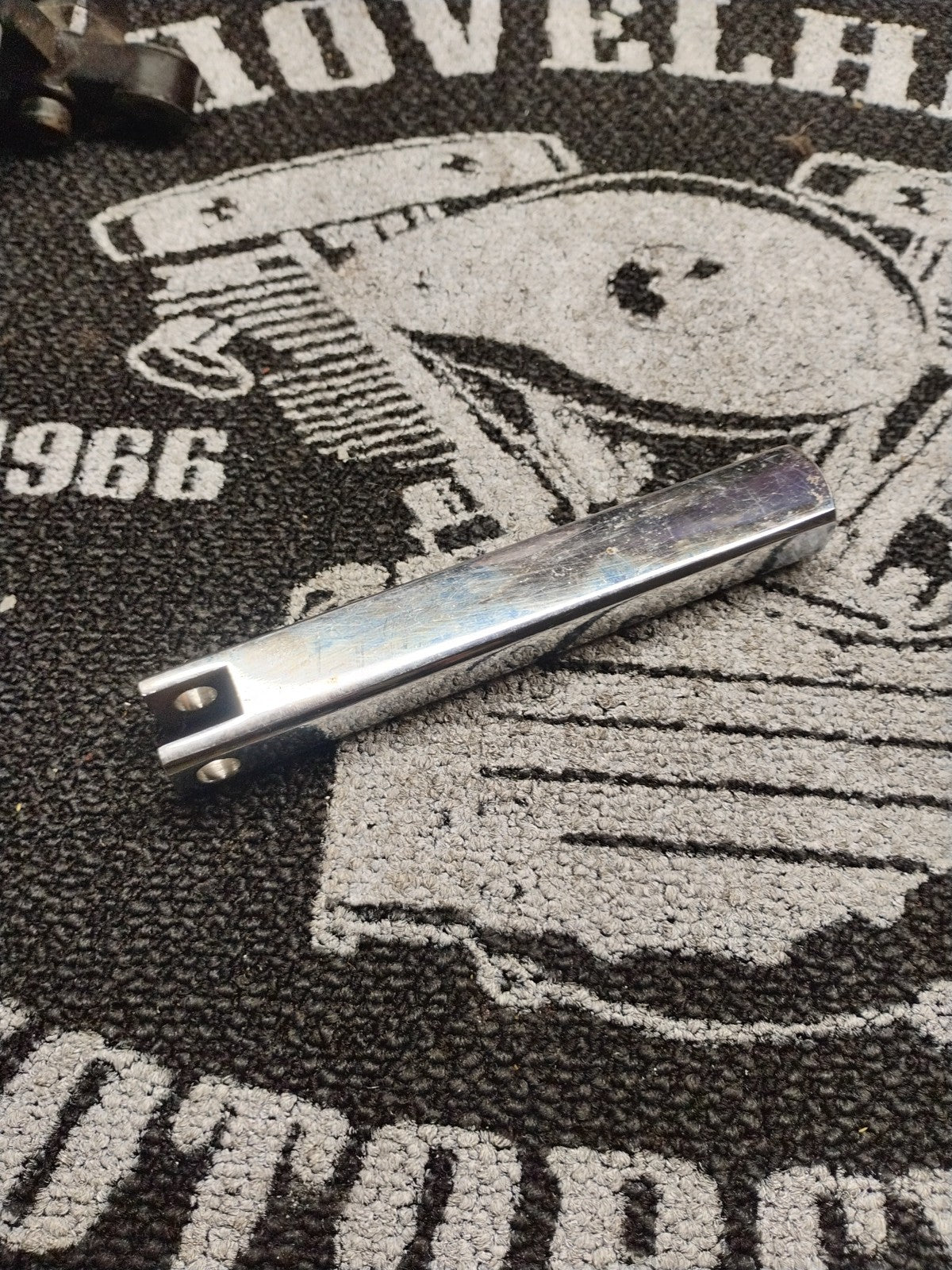 90 HARLEY-DAVIDSON SPORTSTER 883 XLH HUGGER LEFT FRONT FOOT REST PEG STEP