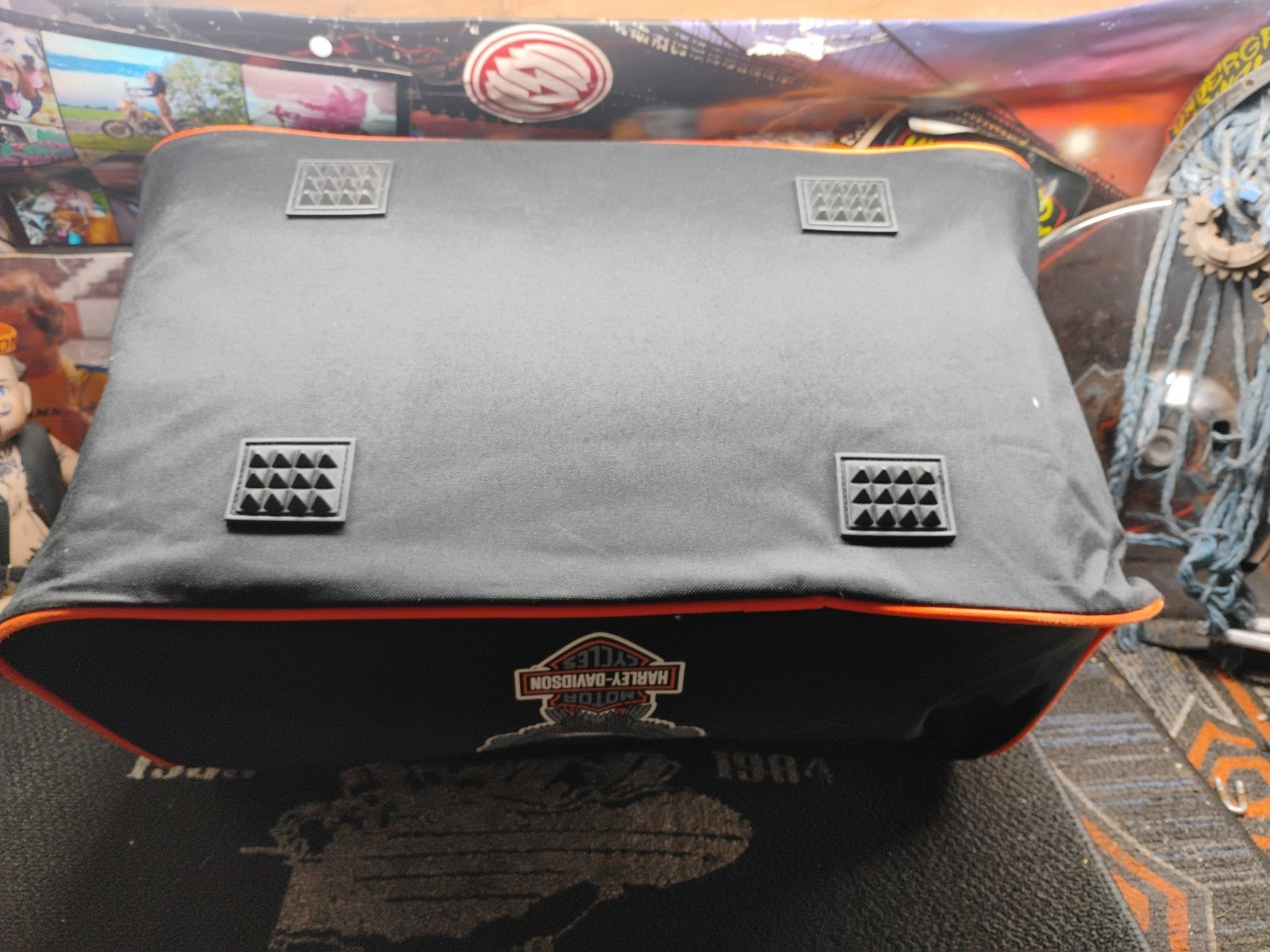 HARLEY DAVIDSON MOTORCYCLES LIGHTWEIGHT LOGO TRAVEL CARRY BAG SIZE MEDIUM 
