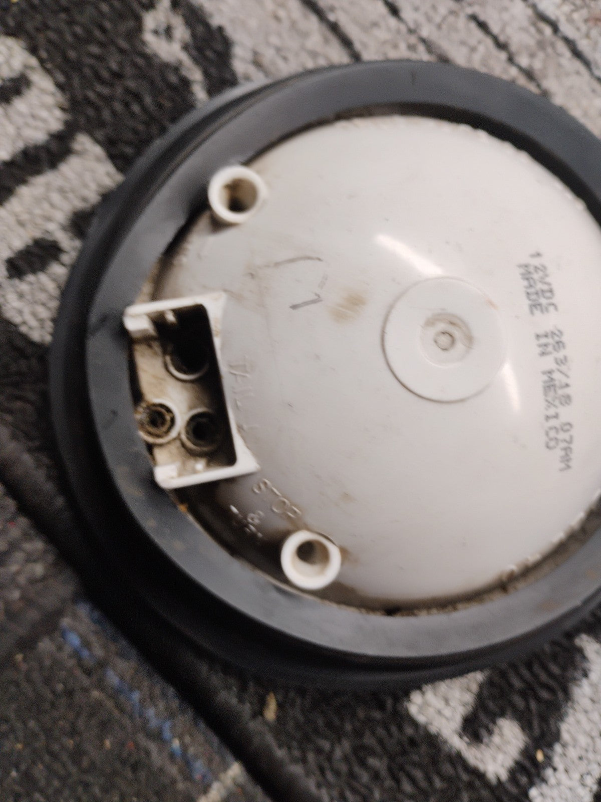 TRUCKLITE 40318R, FITS 4.5" HOLE
