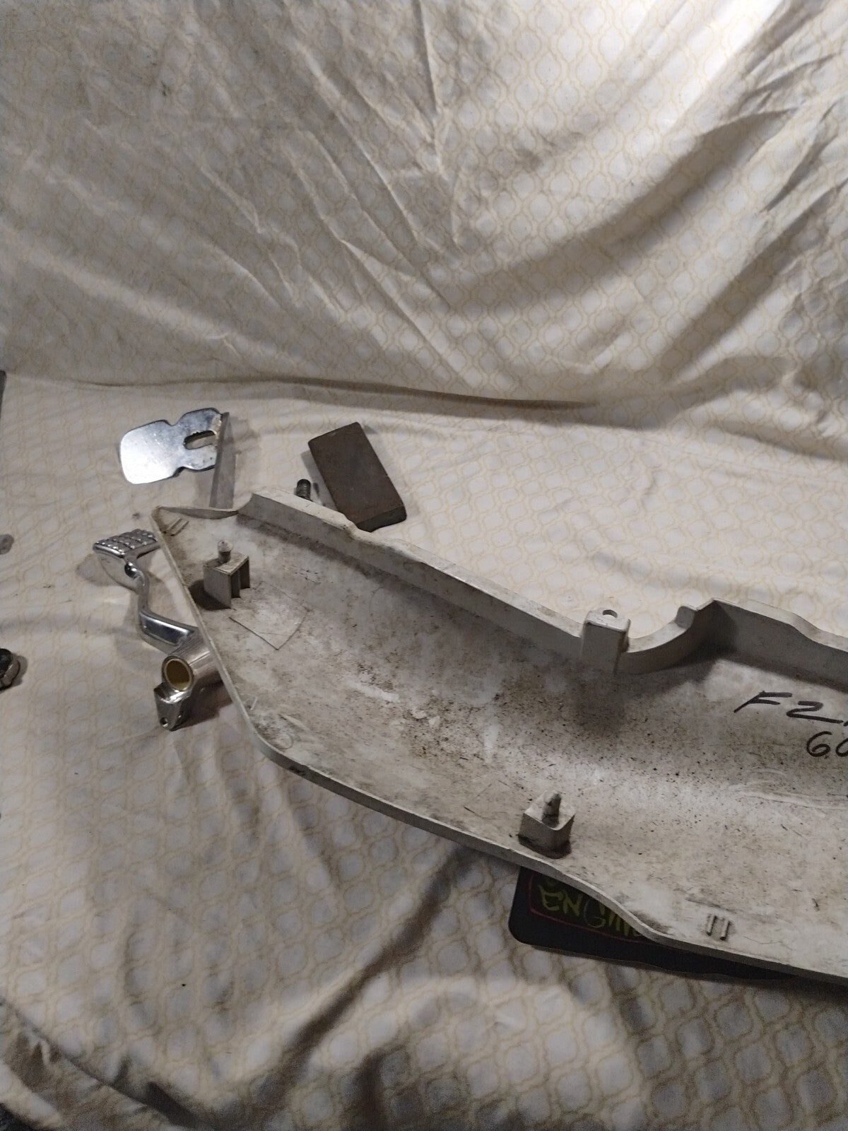 NOS Yamaha Side Cover Assembly 2 UR Silky White 1989-1990 FZR600 3HE-Y2171-00-GE