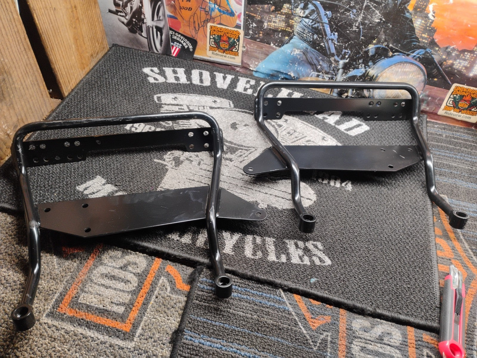 harley saddlebag brackets softail hard bags Fatboy Deuce Genuine Oem Pair