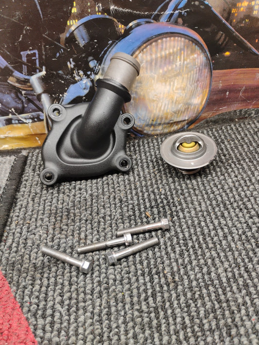21 Triumph Rocket III 3 GT 2500 thermostat housing cover