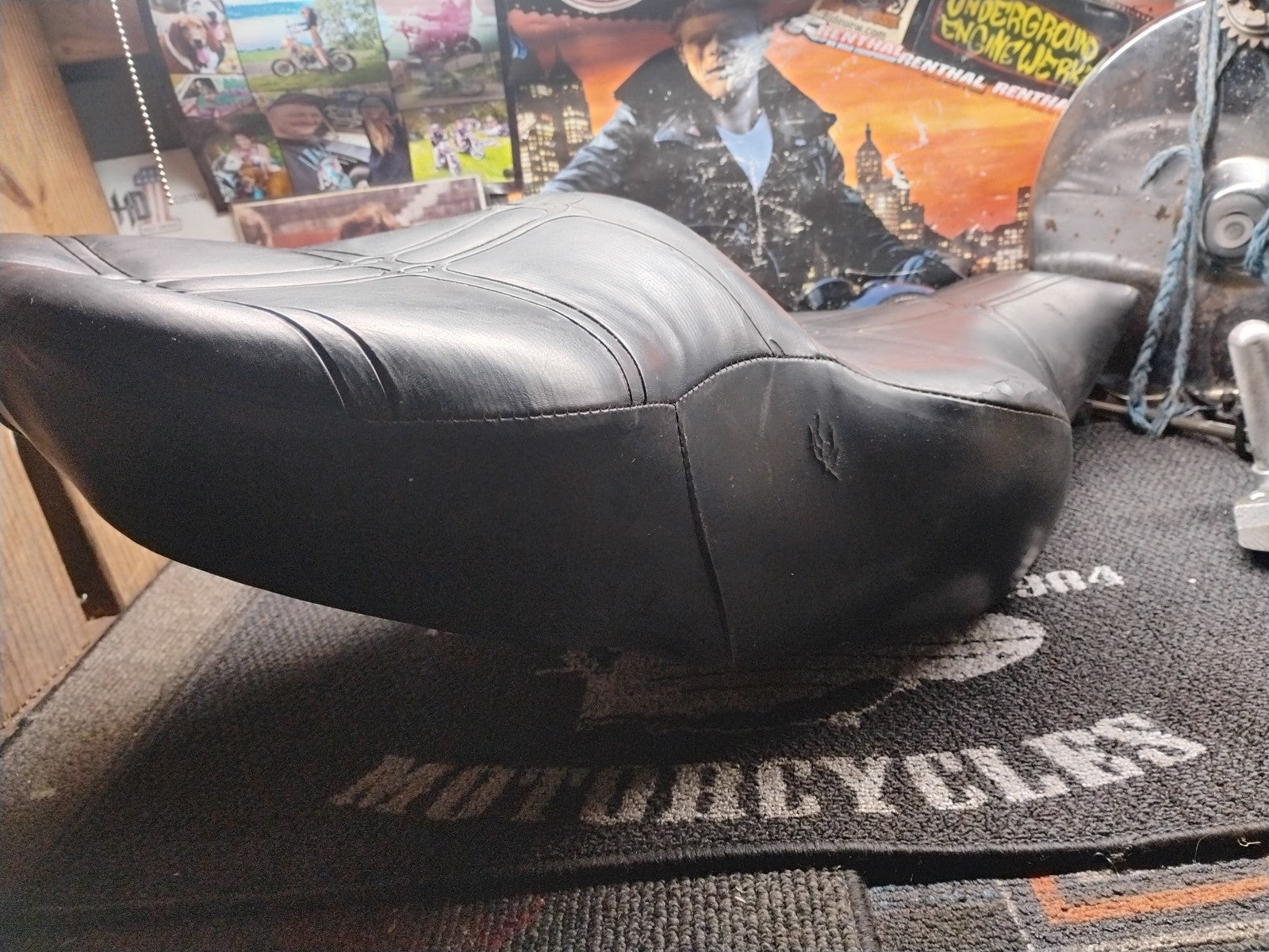 OEM HARLEY DAVIDSON TOURING SEAT PN 52151-83 - 86