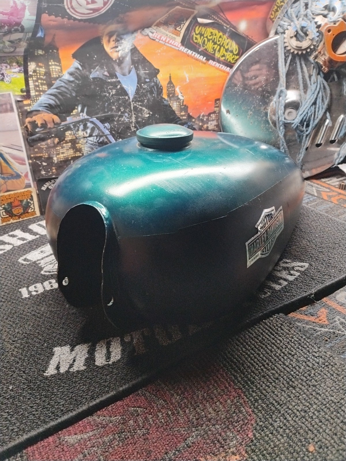 Harley Davidson 1973 Super-Glide FX FXE Shovelhead gas tank 