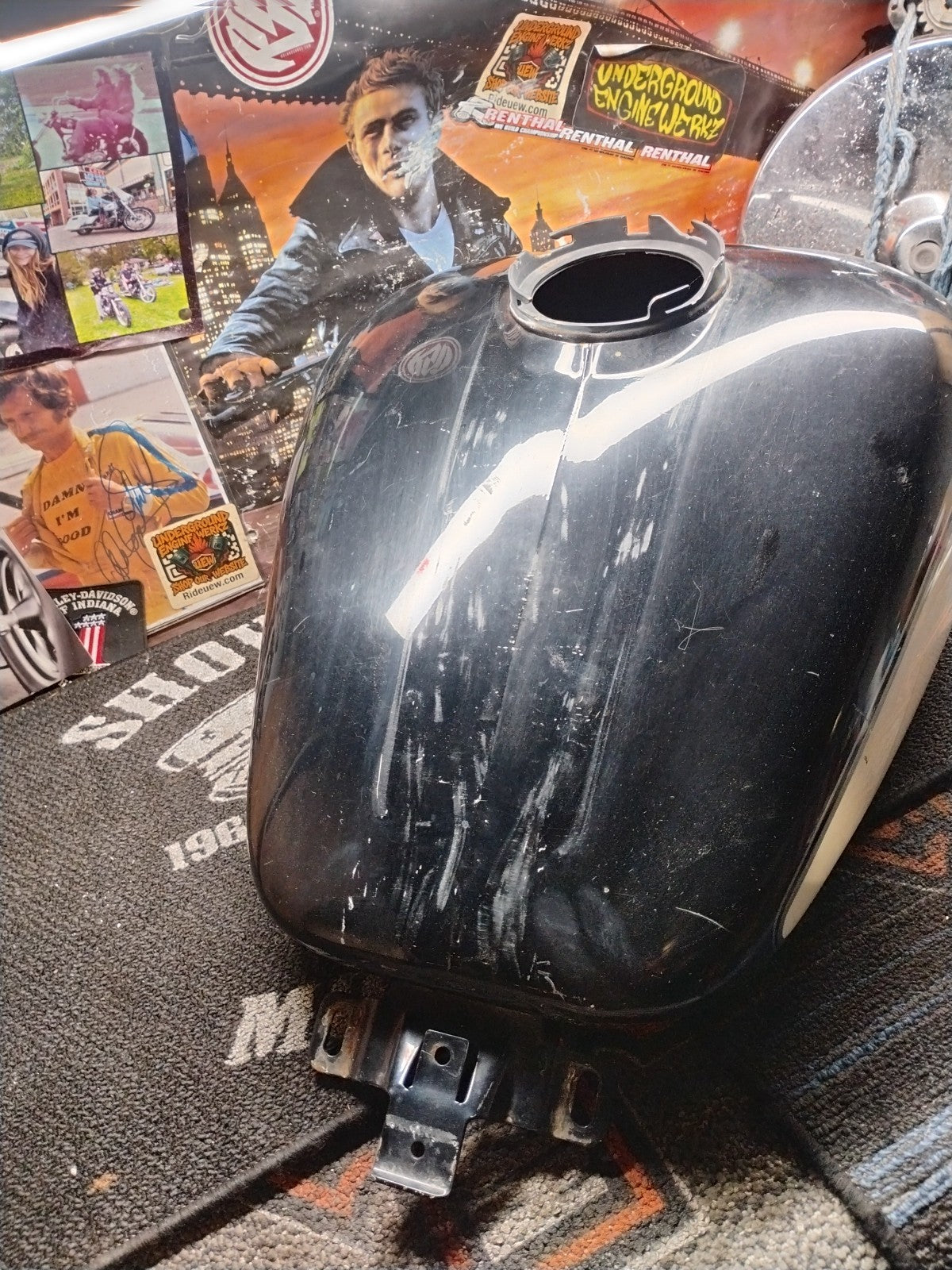 OEM Harley-Davidson Touring 6 Gallon Fuel Gas Tank Black Cream Two Tone