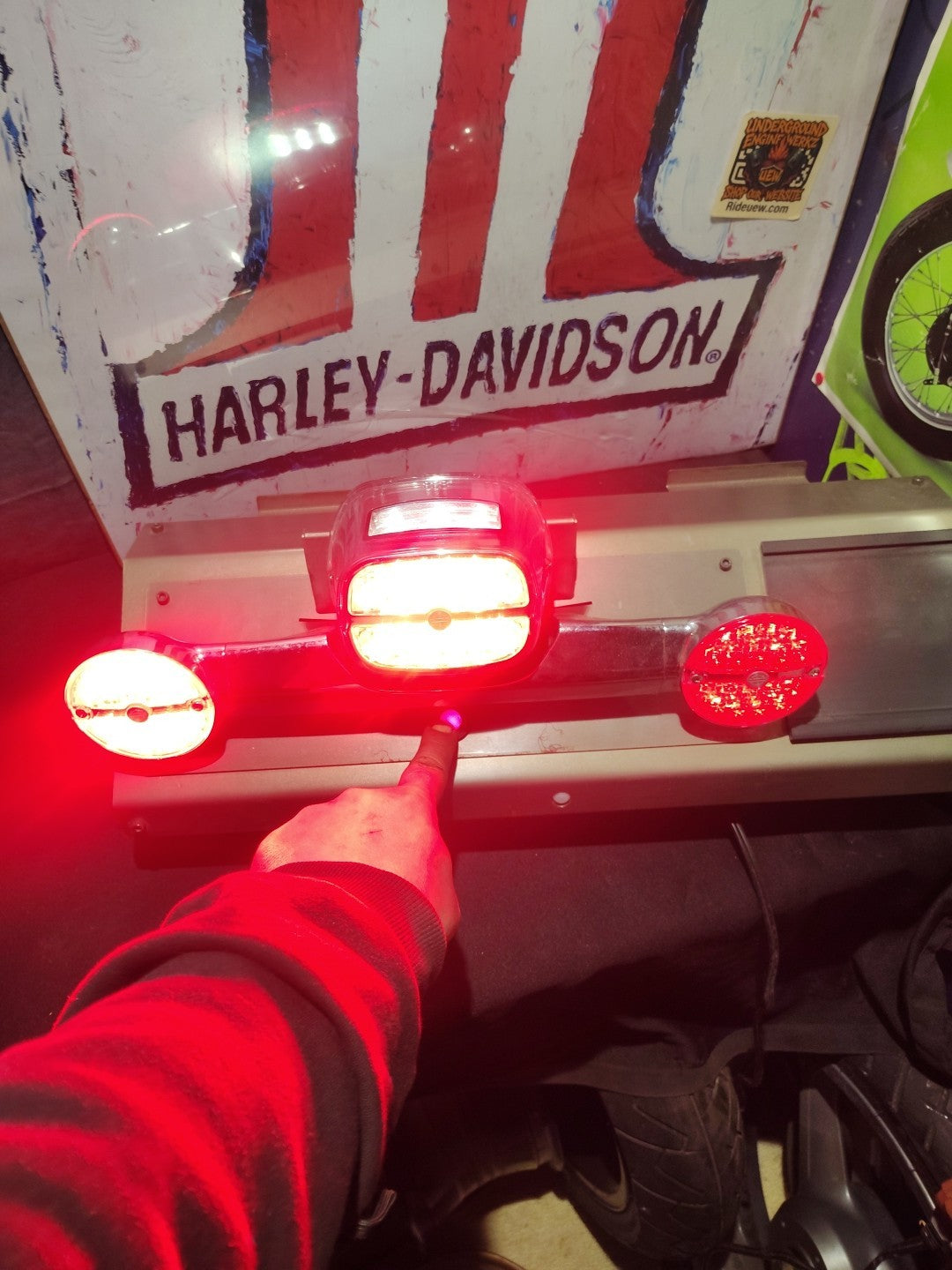 genuine Harley-Davidson dealer LED tail and turn signal light display unit.