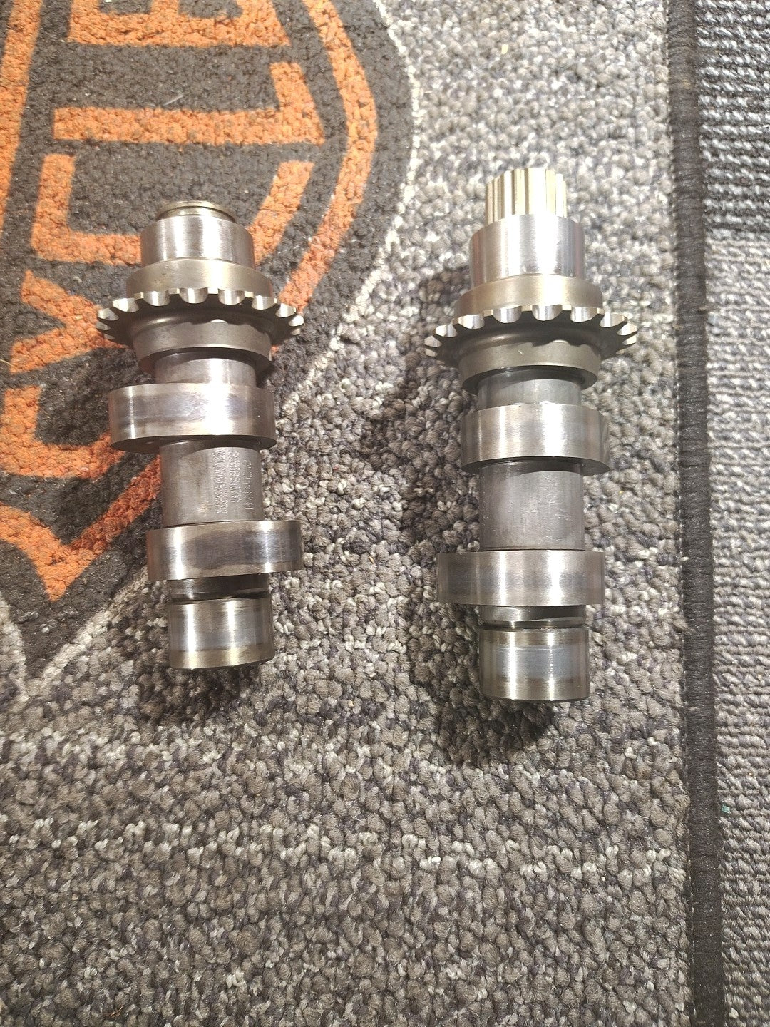 OEM Harley-Davidson Stock Twin Camshafts 2561707a / 2558907a