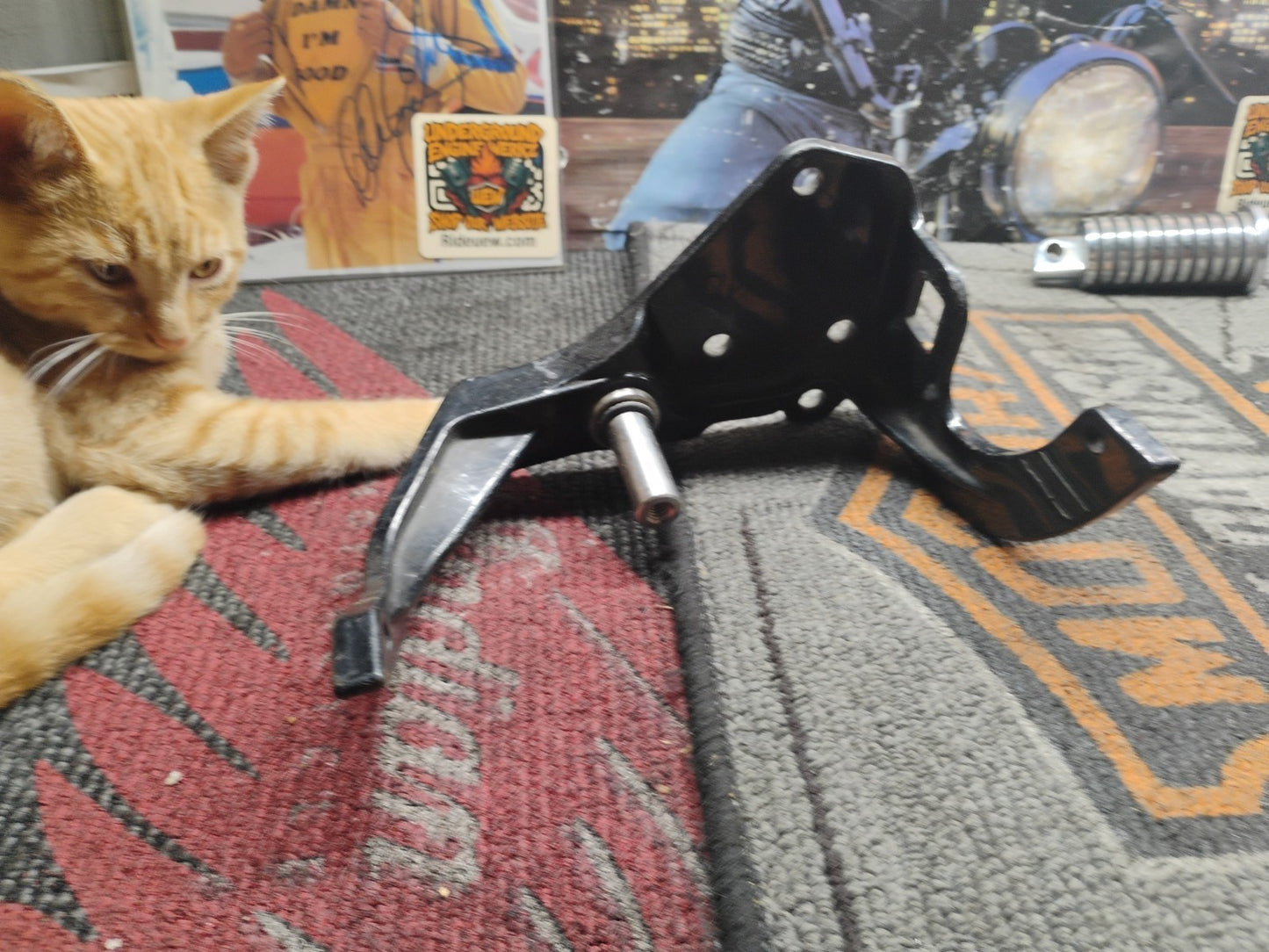 1453 00 HARLEY-DAVIDSON SOFTAIL HERITAGE RIGHT FOOT REST FOOTBOARD BRACKET