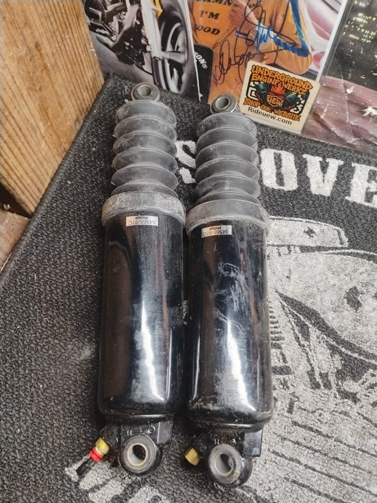 Genuine Harley Davidson air shock 54565-97 dealer removed from new bike