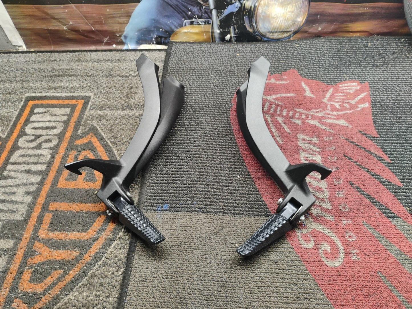 Suzuki Rear Footpeg Assembly R&L 