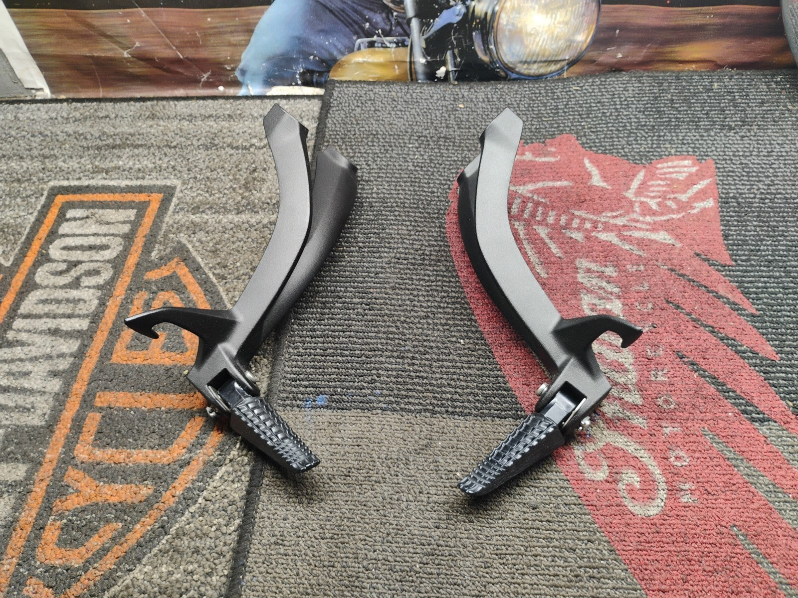 Suzuki Rear Footpeg Assembly R&L 