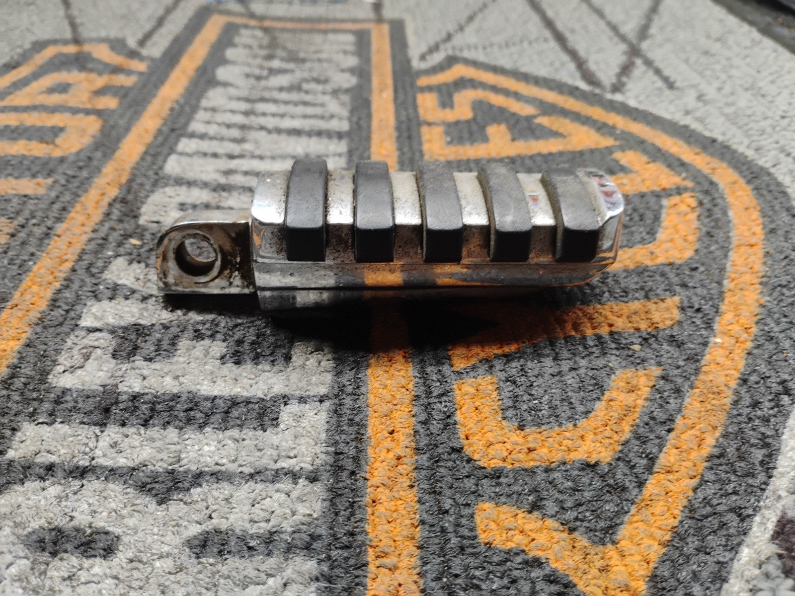 Harley-Davidson OEM XL Dyna Softail V-Rod Airfoil RIGHT Foot Peg SMALL 50134-95