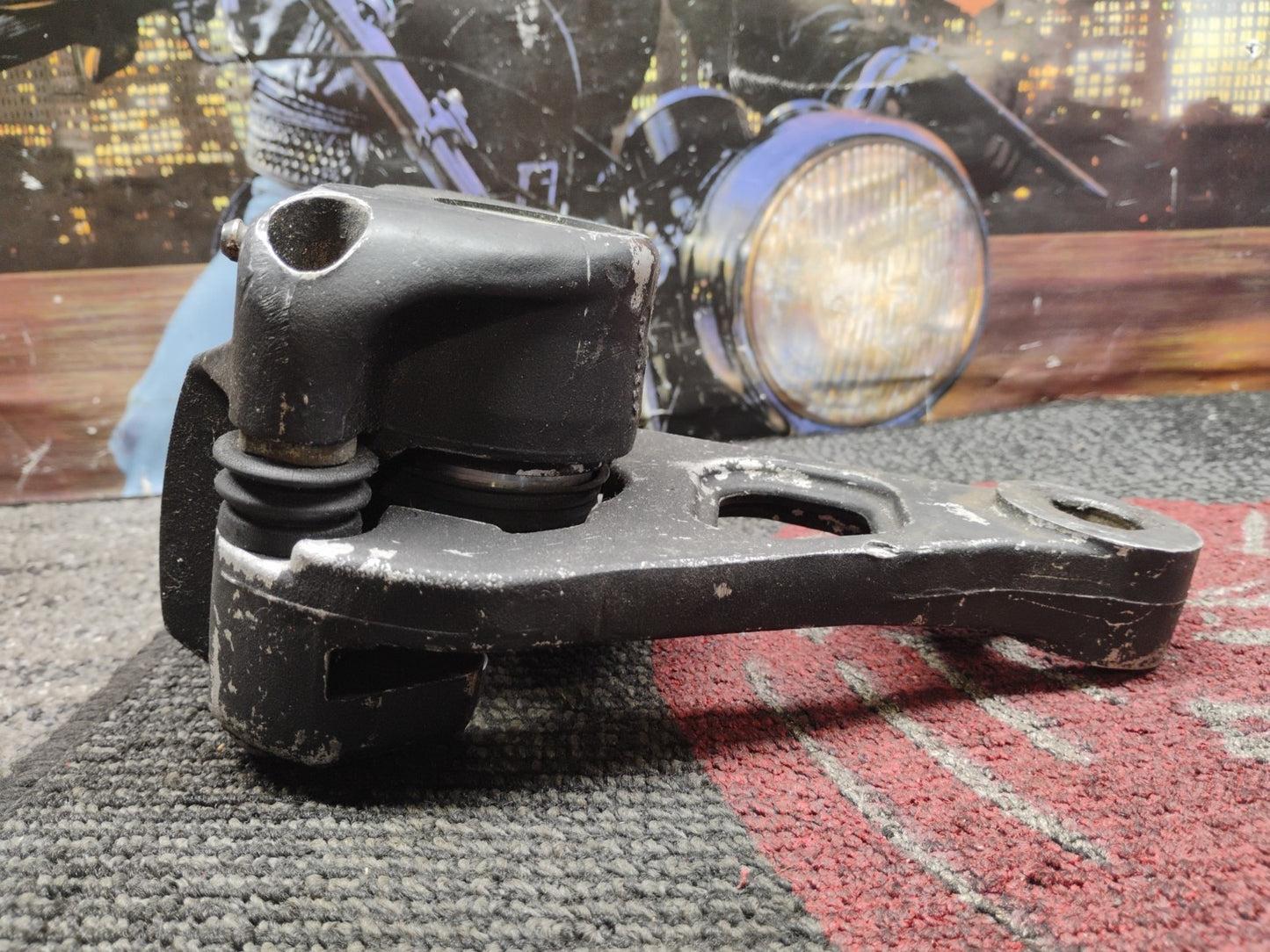 82 HARLEY DAVIDSON SPORTSTER XL1000 REAR GIRLING BRAKE CALIPER W/ MOUNT 34325002