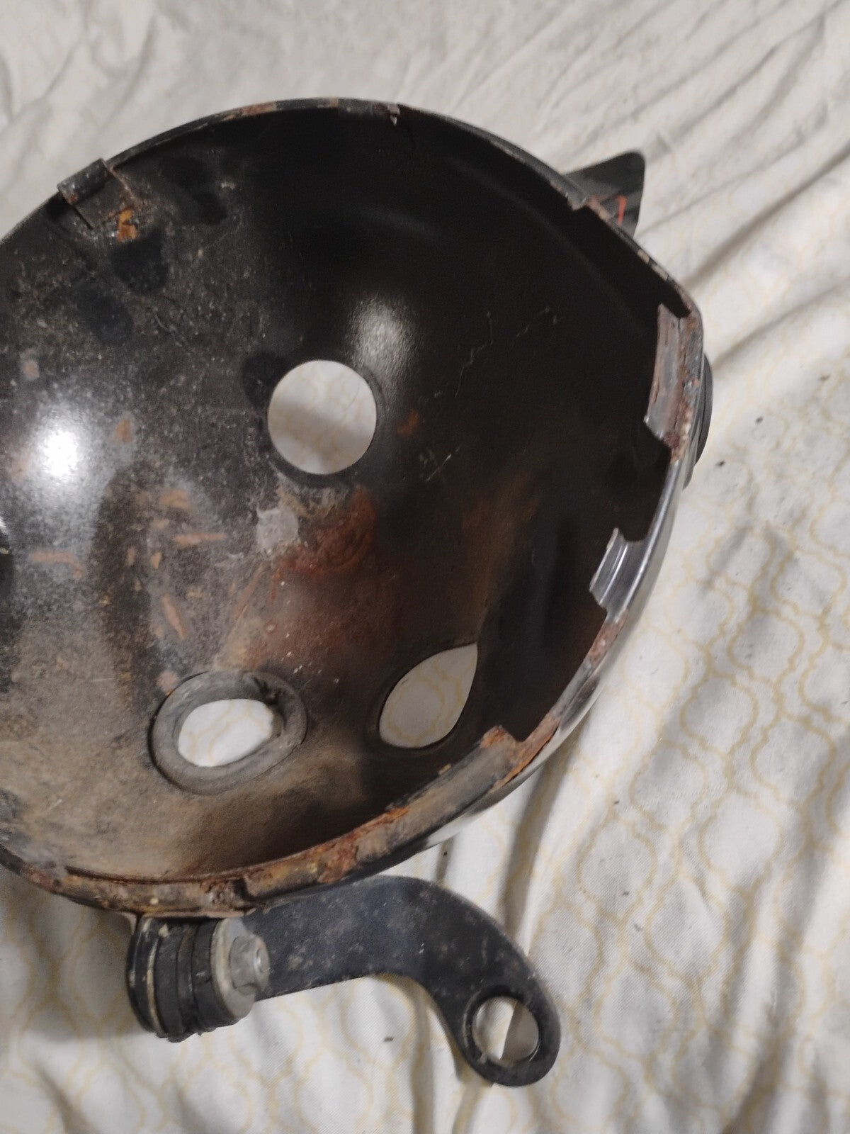 1977 Yamaha XS500 Headlight Bucket YHA-121 SAE M72