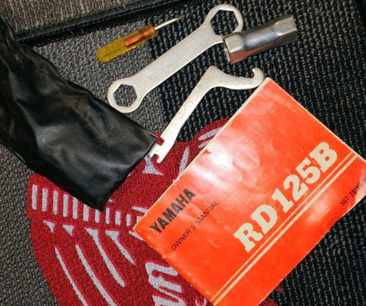 1974 YAMAHA Supplementary Service Manual RD125B Owners Manual & Tool Set